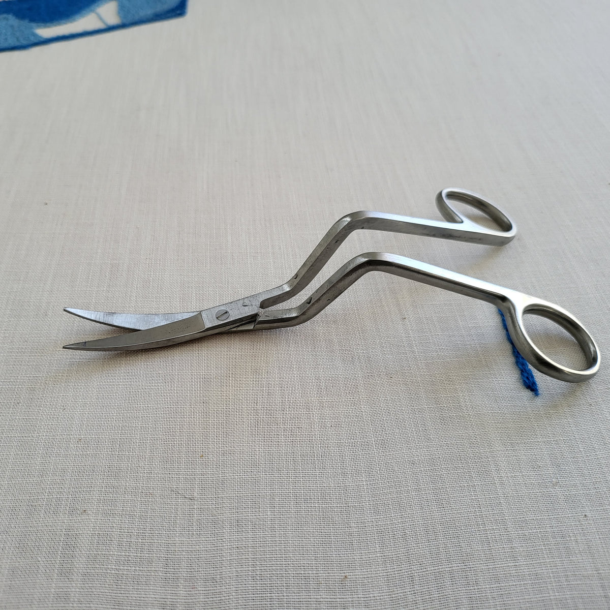 Klasse Machine Embroidery Bent Tip Scissor - Great for Punch Needle & carving