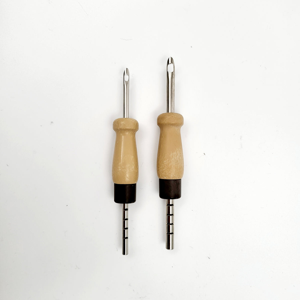 Lavor Recyled Plastic Adjustable Medium Punch Needle (Double Knit Yarn)